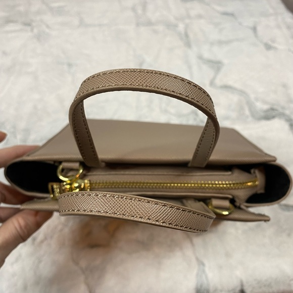 Small Steve Madden hand purse. Tan, taupe color. - Picture 7 of 9
